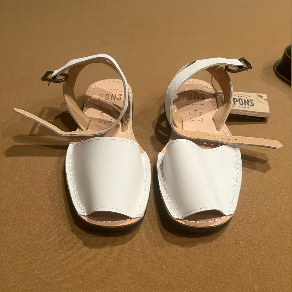NEW Classic Style Strap White Pons Sandals WITH TAGS
